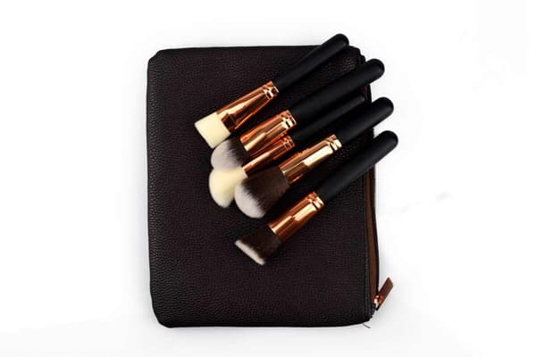 15 pcs. professional makeup brushes with nice storage