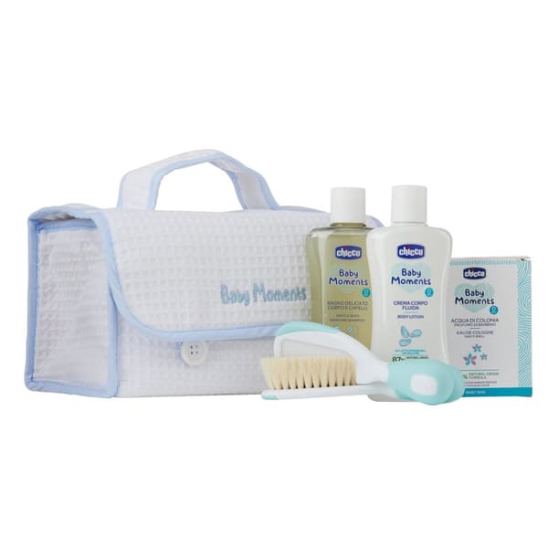 Chicco Baby Moments Plejesæt: Vask 200ml, Lotion 200ml, Parfume 100ml, Børste & Kam, Toilettaske