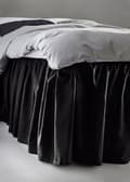 Miniatyrbild 3 av 3: Jotex - 1528362 - Zack Ruffled Bed Bumper - 100 % ekologisk premiumbomull, Höjd 60 cm - Gråsvart, 140 x 200 cm
