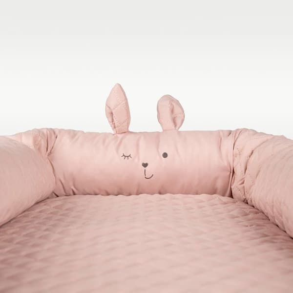 ROBA Mysig "roba Style" Baby Nest – Kanin Ansiktsmönster – Rosa