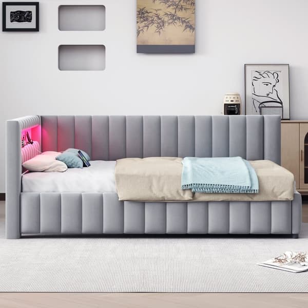 Polstersäng 140x200 i sammet – bäddsoffa med LED-belysning, USB-laddare, ryggstöd, huvudgavel och stabil ram - Grå
