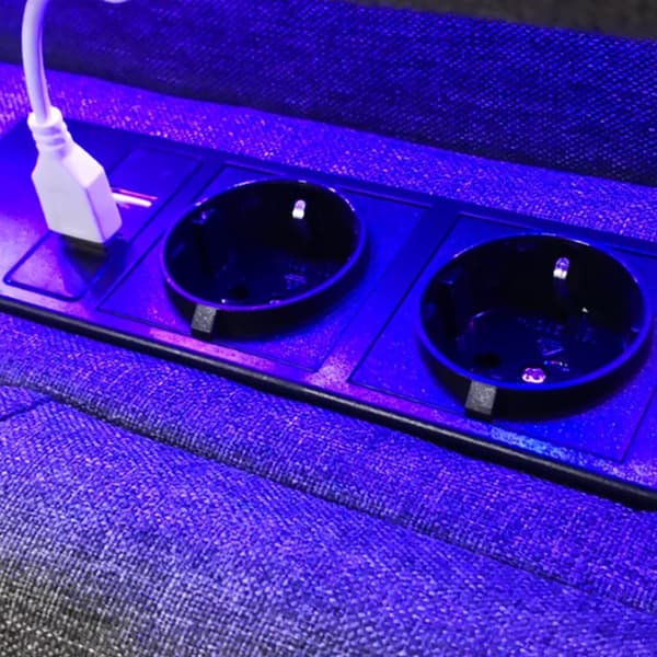 Parivuode 160x200 cm LEDillä, USB-lataus ja säilytyssängynpääty – Harmaa sängynrunko sälepohjalla ja patjalla