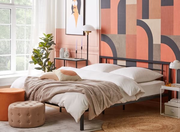 Seng Sort med Stel 180 x 200 cm Minimalistisk Metal Sengeramme med Integreret Lamelbund Lav Sengegavl Moderne Industriel Design Soveværelse