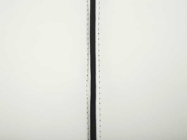 Vesisänky luonnonvalkoinen nahka verhoiltu 140 x 200 cm tarvikkeilla LED-valo tikattu kaareva pääty retro glamour tyyli