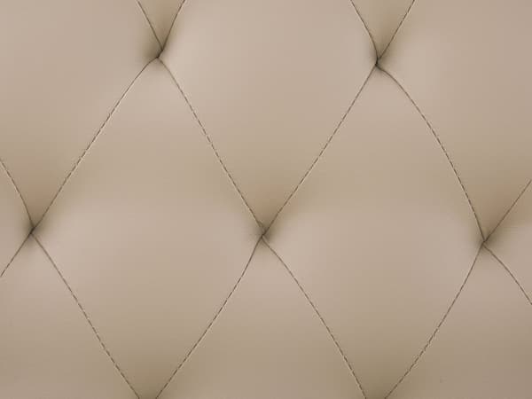 Sänky beige keinonahka verhoilu 180 x 200 cm napitettu sängynpääty moderni tyyli