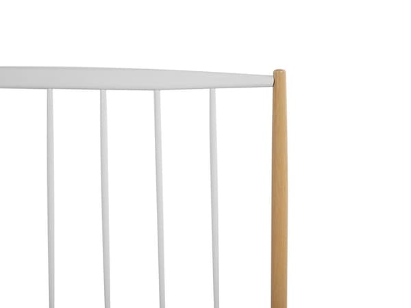 Dobbeltseng Hvid Metal Lyse Træben 140 x 200 cm Tre Kvart Metalseng med Ramme Sengegavl Skandinavisk Retro Kvalitetsseng til Teenageværelse