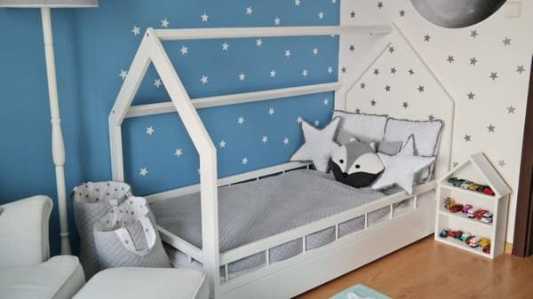 Hus seng barneseng - 80x160 cm - hvid - med sengehegn