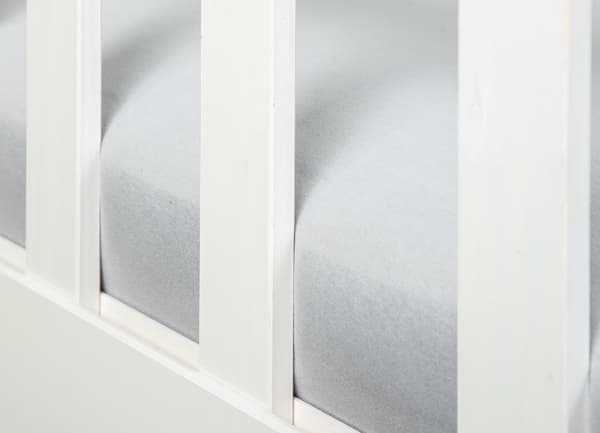 Sina seng 90x200 cm hvit.