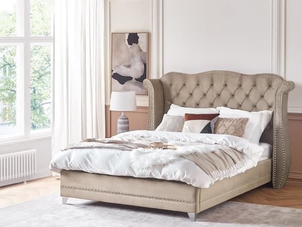 Parisänky ruskeanharmaa sametti verhoiltu puu 180 x 200 cm sälepohja napitettu verhoilunaulat glamour retro tyyli