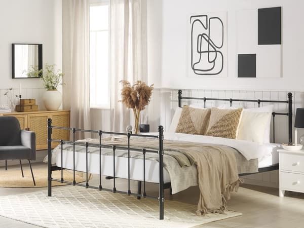 Dobbeltseng Svart Metall 140 x 200 cm Dekorativ metallseng med sengeramme Retro sengegavl Sengebunn med spiler Soverom Inspirasjon Minimalistisk