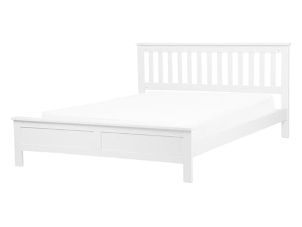 Hvit seng med treramme 140 x 200 cm Lav sengegavl Minimalistisk design