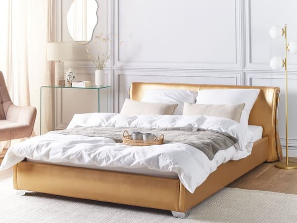 Dobbeltseng Gold Leather 160 x 200 cm tykk polstret to-mannsseng Lav sengeramme med høy sengegavl Moderne Glamour Design Soveromstilbehør