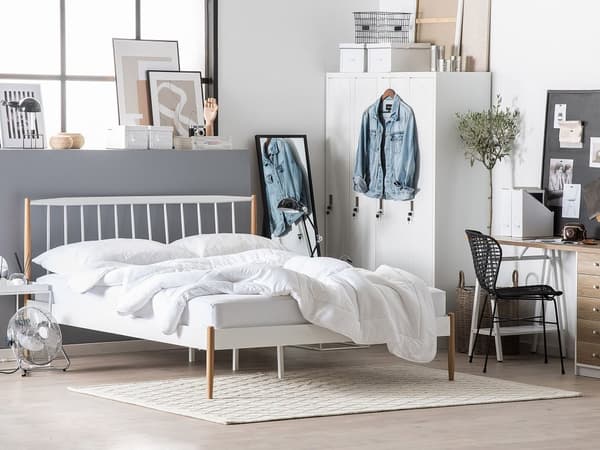 Dobbeltseng hvit metall lyse treben 160 x 200 cm Trekvart metallseng med ramme sengegavl Skandinavisk retrokvalitetsseng til tenåringsrommet