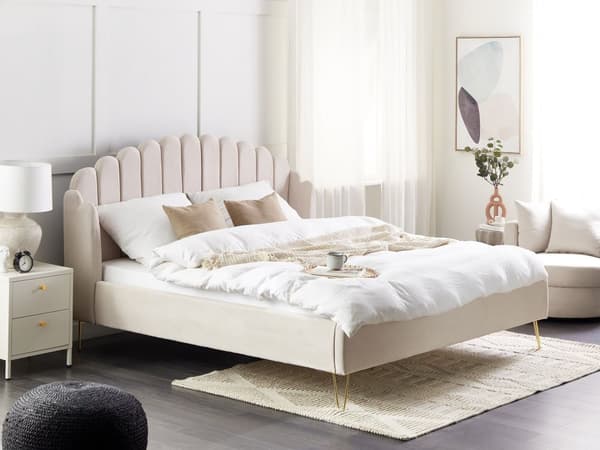 Polstret beige sengeramme 180 x 200 cm retrodesign metalben quiltet skalhovedgærde