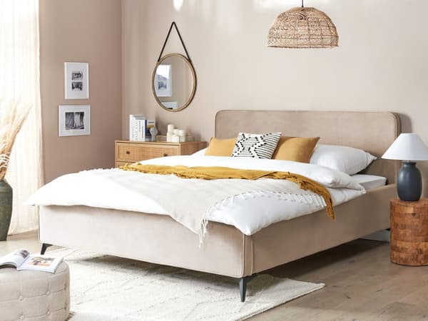 Dubbelsäng Taupe Sammet Klädsel Svart Metall Ben King Size 180 x 200 cm Med Wingback Huvudgavel Sovrum Klassisk Minimalistisk Sovrum Gästrum