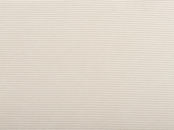 Seng med ramme beige fløjlspolstret 180 x 200 cm hovedgærde sorte metalben klassisk look til soveværelset