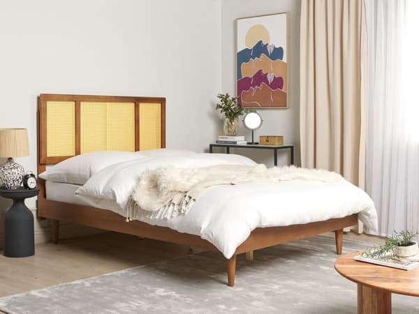Seng i lyst gummitræ 140 x 200 cm med hovedgærde med wienerflettet lamelbund i rattan rustik minimalistisk stil