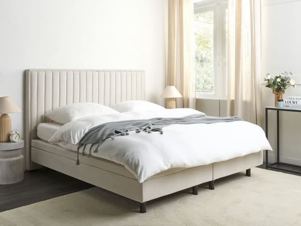 Parisänky vaalea beige kangas verhoiltu 180 x 200 cm sähkösäädettävä tikattu kaukosäädin skandinaavinen