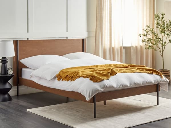 Sänky tumma puu MDF-levy 140 x 200 cm sängynpääty sälepohja mustat metallijalat