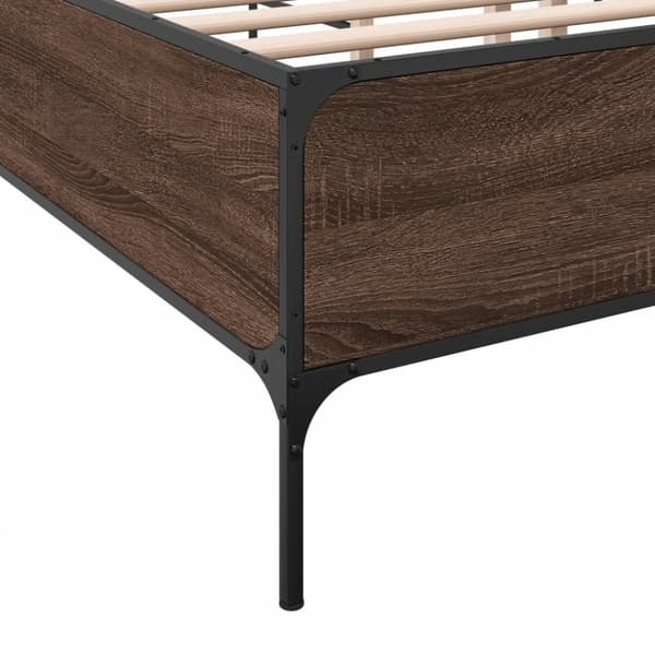 vidaXL Sängynrunko ruskea tammi 135x190 cm tekninen puu ja metalli