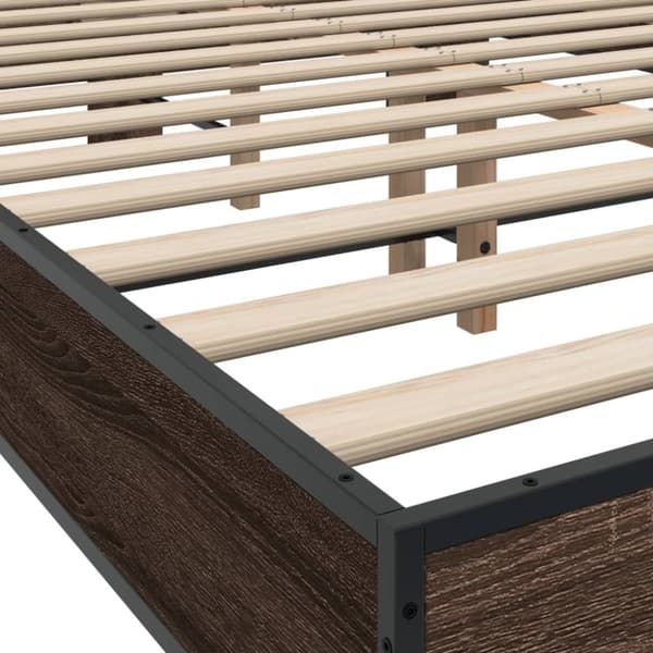 vidaXL Sengeramme brun eik 140x190 cm konstruert tre og metall