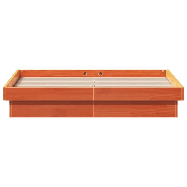 vidaXL Sängram med LED vaxad brun 140x200 cm massiv furu -  Sängar & sängramar