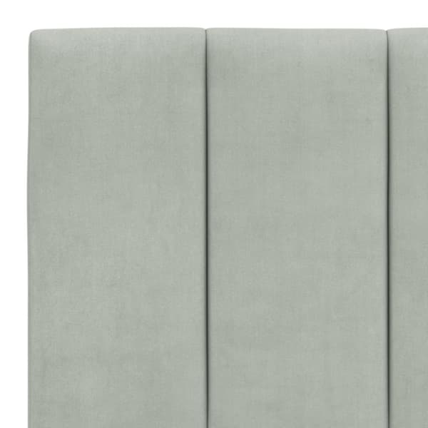 vidaXL Säng med madrass ljusgrå 200x200 cm sammet