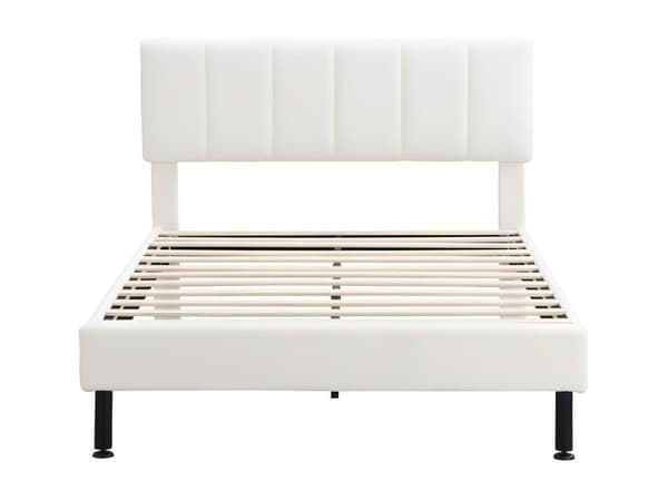 Möblerad säng, järnfötter, lamellram, enkel design, madrass ingår ej, sherpatyg, beige