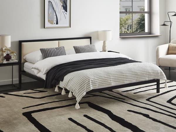 Dobbelt Sengeramme Svart Metall Lys Beige Stoff Sengegavl 160 x 200 cm Polstret Lamellbunn Minimalistisk
