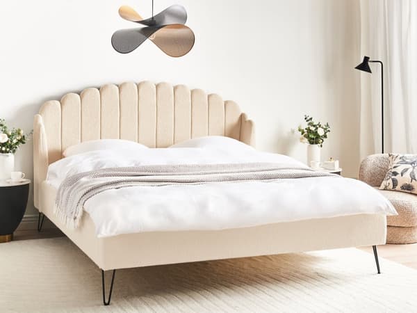 Sengeramme Beige Bouclé 180 x 200 cm Metallben Skjellformet sengegavl Retro og glamorøs stil Dobbeltseng Soverom