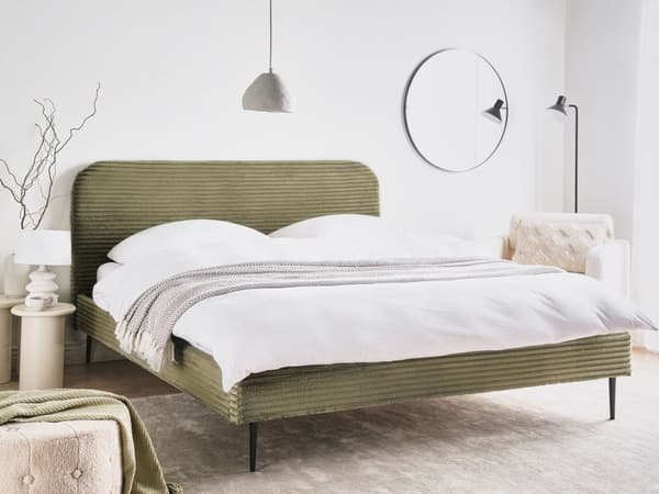 Seng Grøn Fløjl 180 x 200 cm Moderne Dobbeltseng Stof To Mands Seng Lav Sengeramme Minimalistisk Design