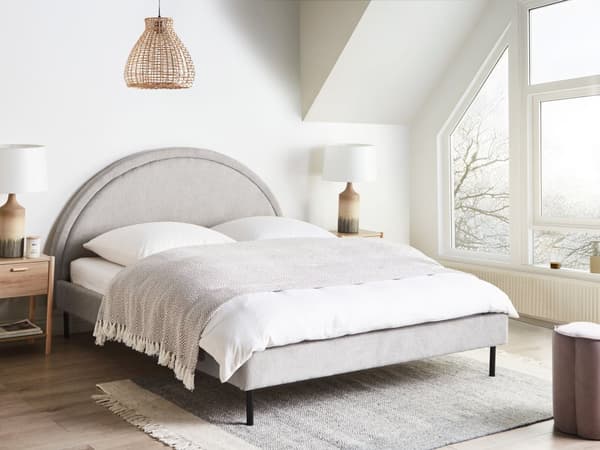 Lysegrå polyester seng 160 x 200 cm med ramme polstret halvrund hovedgærde minimalistisk design soveværelse