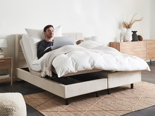 Elevationsseng Lys beige Polyester 160 x 200 cm Elektrisk Dobbelt Justerbar Seng med Fjernbetjening Sengeramme med Gavl To Mands