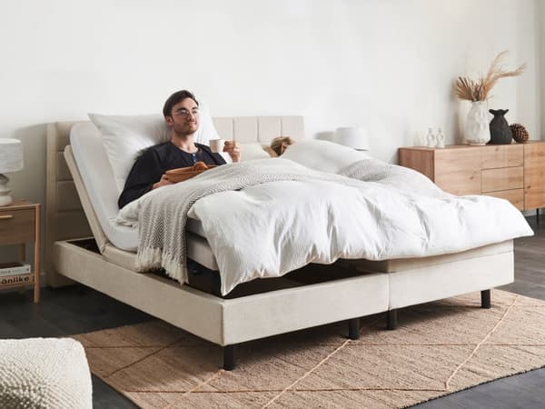 Elevationsseng Lys Beige Polstret 180 x 200 cm Bedste Dobbeltseng med Madras Elevation Elektrisk Justerbar Quiltet Tuftet Sengegavl Soveværelse