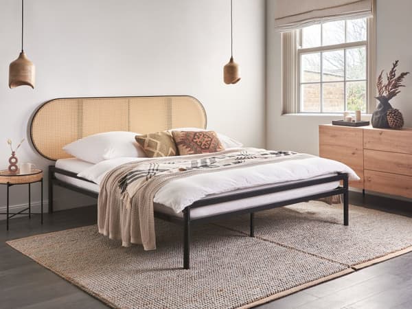 Seng Sort Metal 160 x 200 cm Moderne Dobbeltseng med Sengegavl To Mands Høj Sengeramme Minimalistisk Design Metalseng