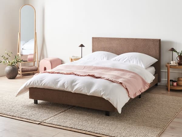 Sengeramme Brun Bouclé 140 x 200 cm Lamellbunn Sengegavl Moderne design Dobbeltseng Soverom