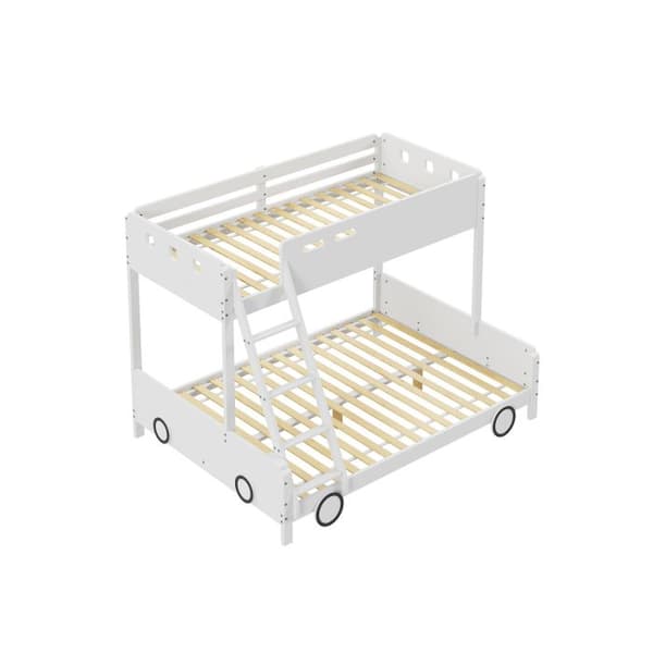 Höga barnträdgårdsängar i trä, överskottssäng 90*200cm, undersäng 140*200cm, i form av en bil, vit.