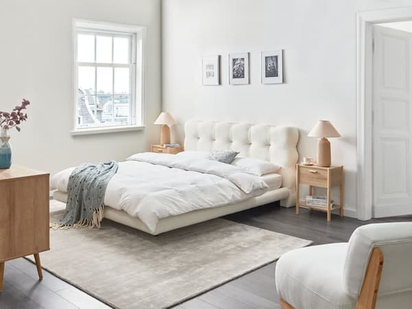 Sengeramme Off-White Boucle Polstring Tuftet Sengegavl Spaltegulv 180 x 200 cm Metallben Moderne Design
