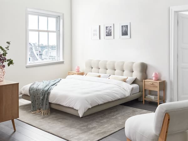 Dobbeltseng Beige Stoff 180 x 200 cm Sengegavl Lamellbunn Metallben Moderne design Sengeramme Soverom