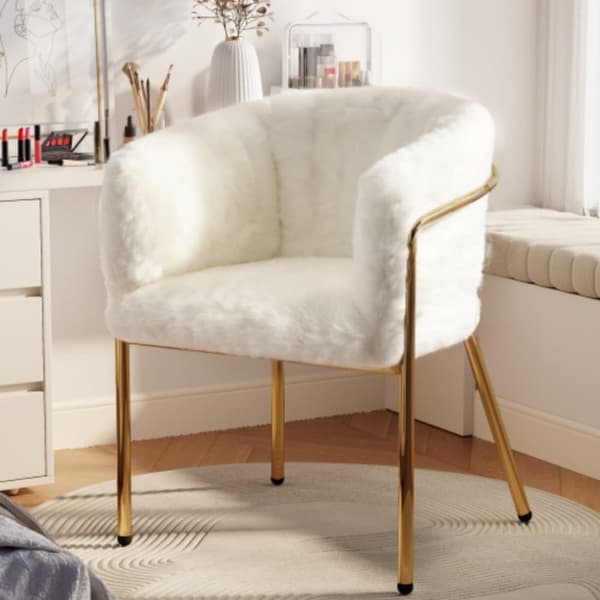 Enkel fritidsf?t?lj, vardagsrum/sovrum, l?tt lyxig matstol, med fyra st?dben i metall, imiterad kaninp?ls, beige
