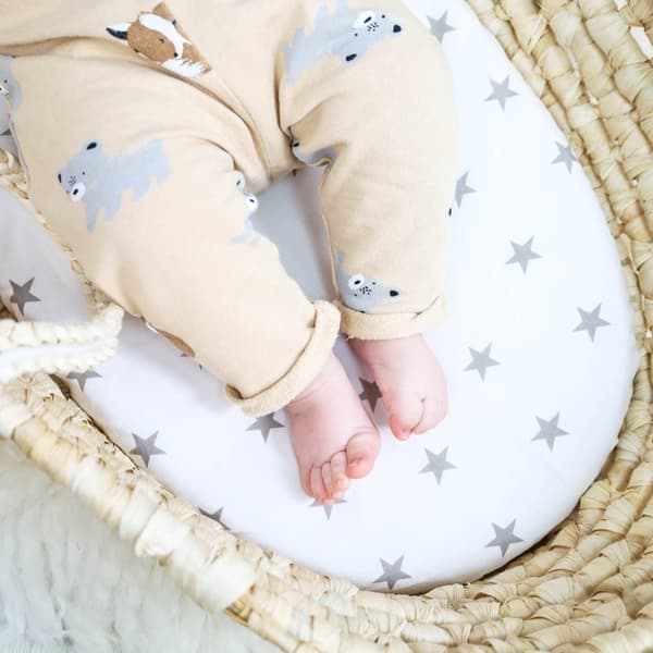 Lakan babyskyddslakan set om 3: 2x lakan + 1x vattentätt madrassskydd - babysängtillbehör för spjälsäng, sidosäng, säng