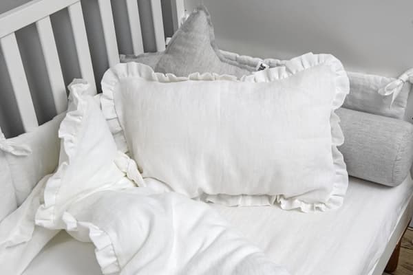 Sengetøj i størrelse M med fyld - linned af høj kvalitet til børn på 2-6 år - Dusty Pink, Stone Grey, Snow White