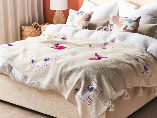 Bomuldstæppe med lamaer 130 x 180 cm beige og pink NANDYAL Lumarko!