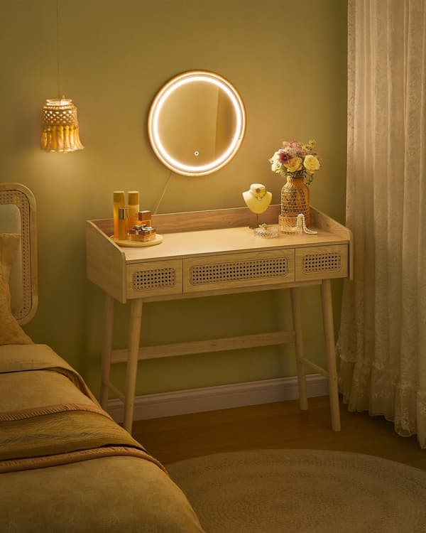 Toalettbord med spegel och lastning i boho -stil