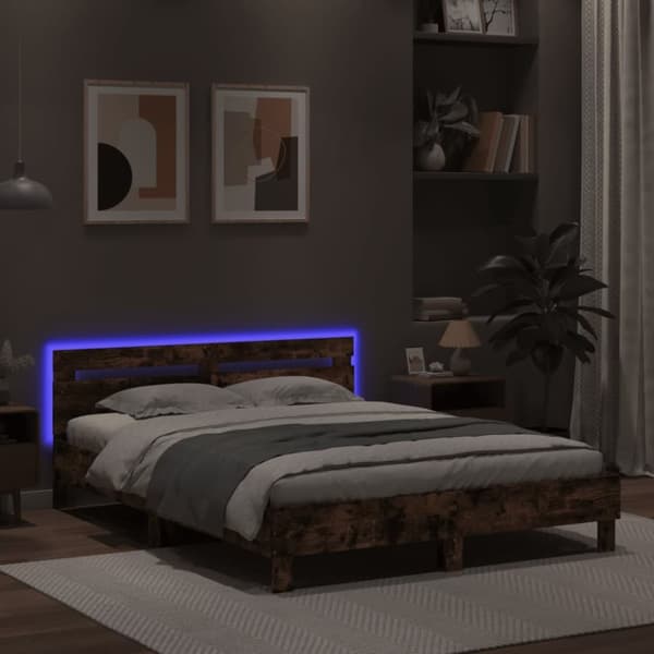 sengeramme med sengegavl og LED-lys 140x200 cm røget egetræ