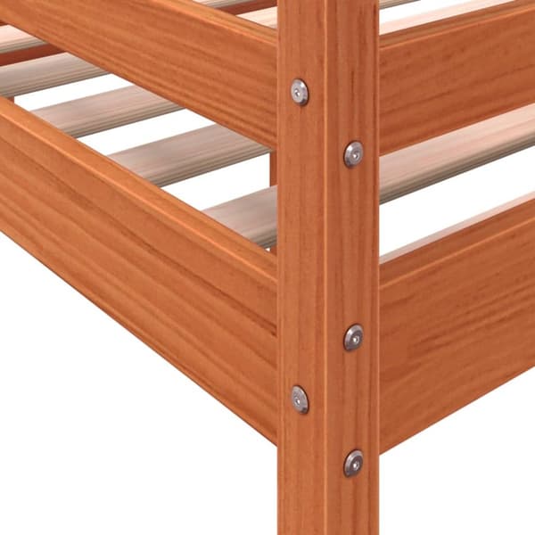Hög säng vaxad brun 90x200 cm massiv furu
