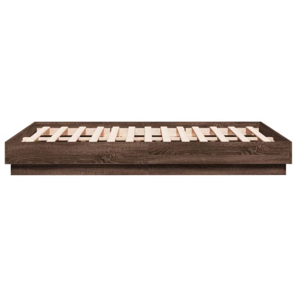 Sängynrunko LED-valoilla ruskea tammi 135x190 cm