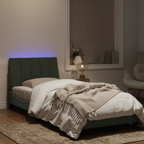 Sängram med LED-belysning ljusgrå 80x200 cm sammet