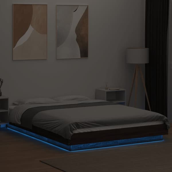 sengeramme med ED-lys 135x190 cm konstrueret træ brunt egetræ