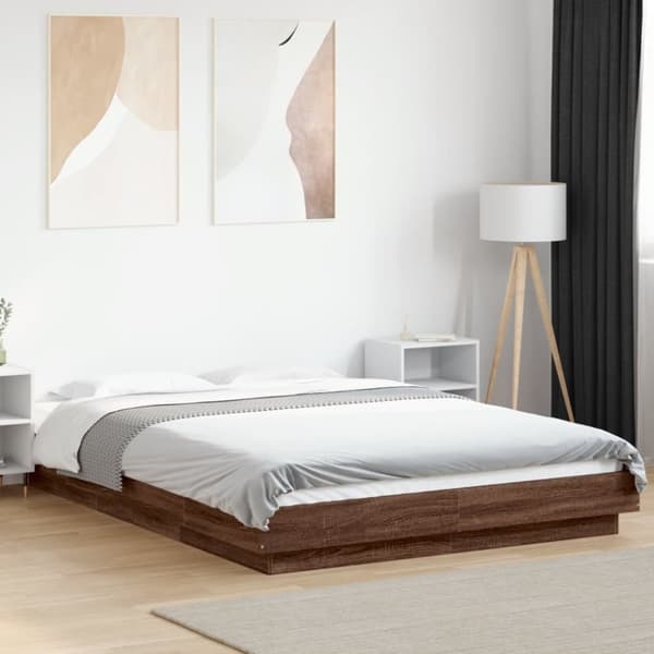 sengeramme med ED-lys 135x190 cm konstrueret træ brunt egetræ